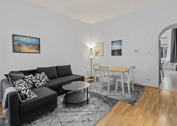 Апартаменти Modern Close To Center - 2br