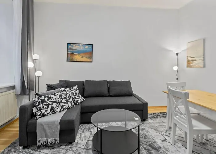 Апартаменти Modern Close To Center - 2br *