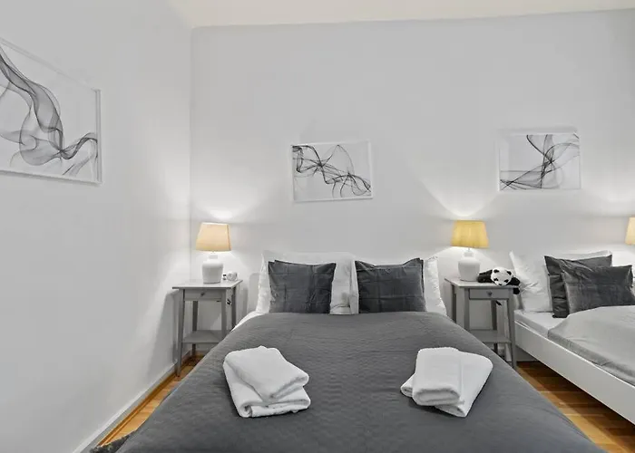 Modern Close To Center - 2br