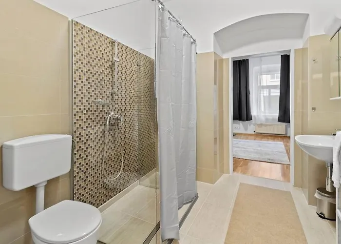 Апартаменти Modern Close To Center - 2br *